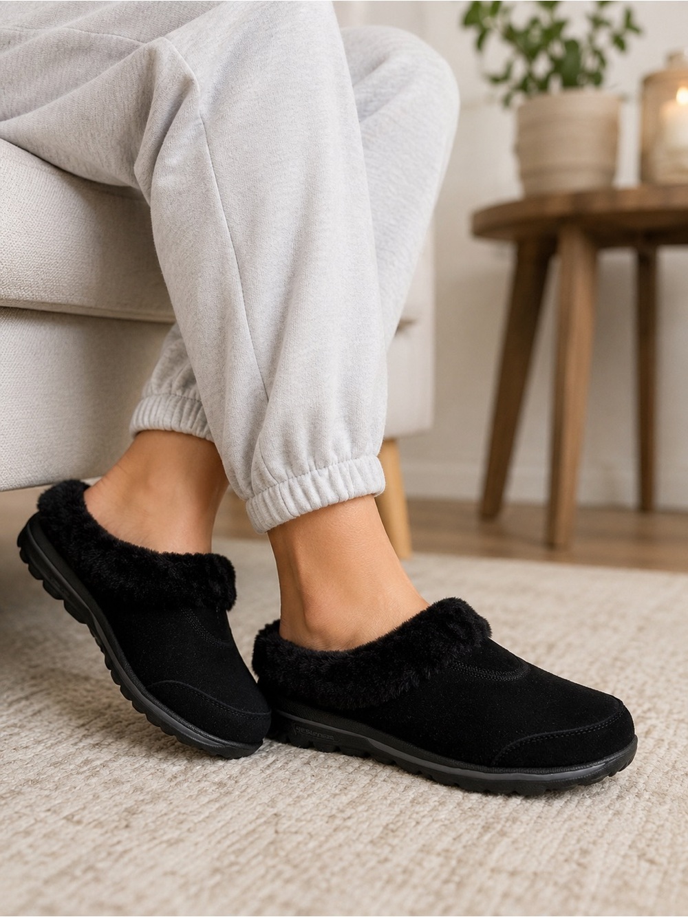 Skechers Memory Foam Faux Fur Mule Slippers Women’s 10 Black Cozy Comfort